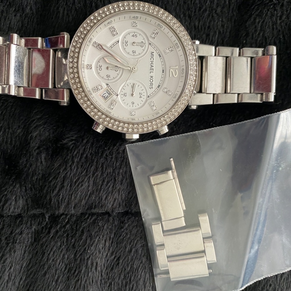 Sliver Michael Kors Watch - Picture 2 of 3